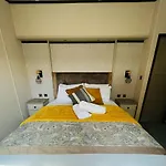 Laburnum Lodge With Hot Tub