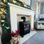 Laburnum Lodge With Hot Tub