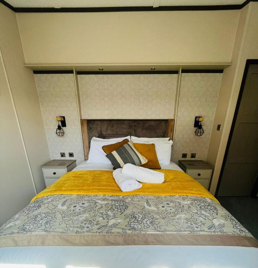 Holiday home Laburnum With Hot Tub *
