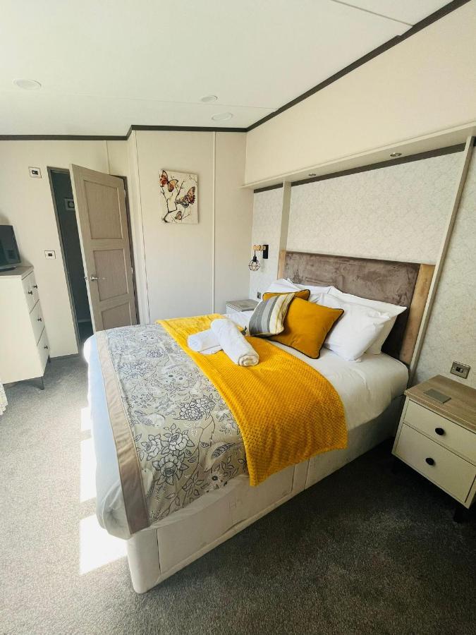 Laburnum With Hot Tub York